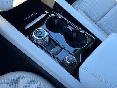 2025 Ford Explorer Platinum w/ Twin Panel Moonroof + Massaging Seats