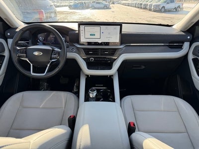 2025 Ford Explorer Platinum w/ Twin Panel Moonroof + Massaging Seats