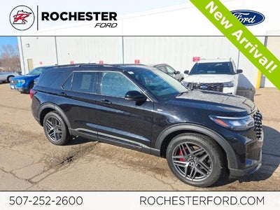 2025 Ford Explorer ST-Line w/ Heated Steering Wheel + Massaging Seats