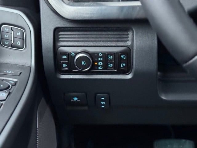 2026 Ford F-350SD Lariat w/ Twin Panel Moonroof + 2kw Pro Power Onboard