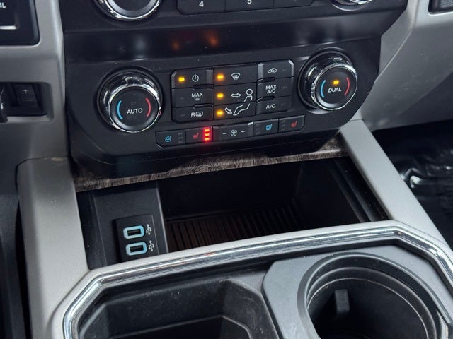 2019 Ford F-350SD Lariat w/ Navigation + Rear CHMSL Camera