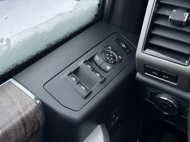 2019 Ford F-350SD Lariat w/ Navigation + Rear CHMSL Camera