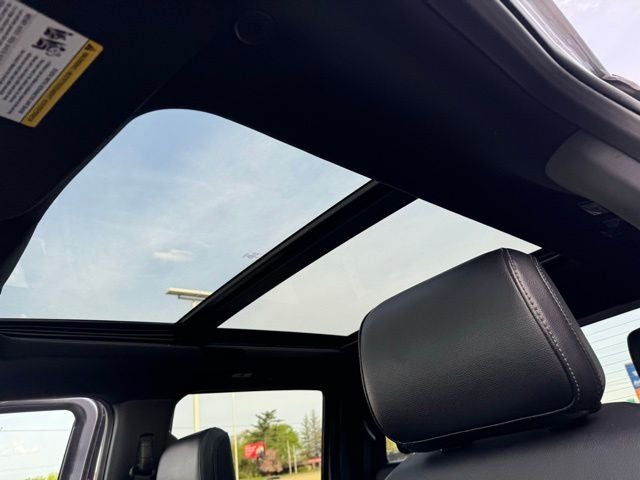 2023 Ford F-150 XLT w/ Twin Panel Moonroof + Trailer Tow Package