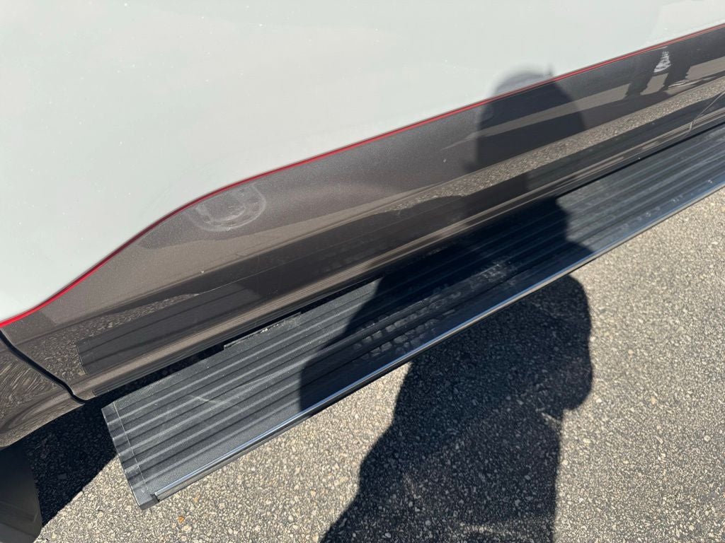 2023 Ford F-150 King Ranch w/ Twin Panel Moonroof + Heated Steering Wheel