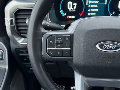 2023 Ford F-150 Lariat w/ Twin Panel Moonroof + 360 Camera