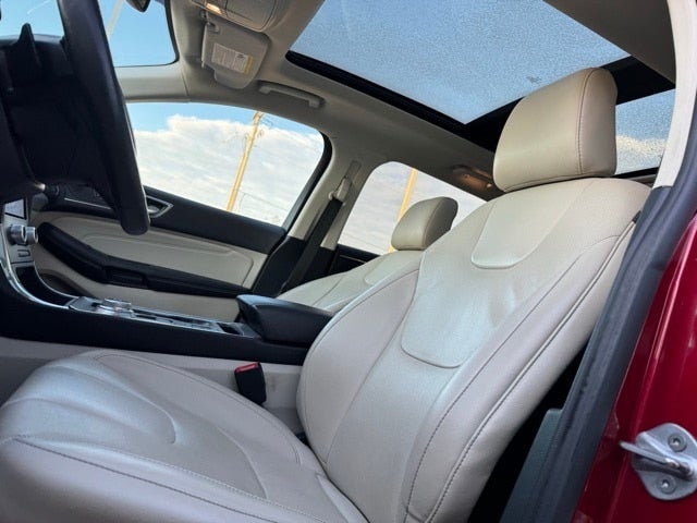 2021 Ford Edge Titanium w/ Panoramic Moonroof + Trailer Tow Package
