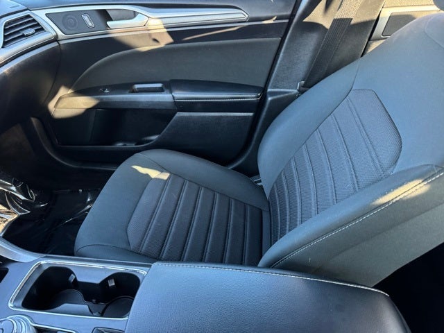 2019 Ford Fusion Hybrid SE w/ Navigation + Adaptive Cruise