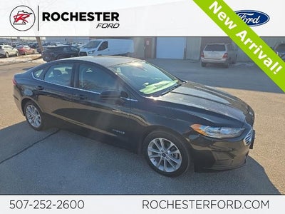2019 Ford Fusion Hybrid SE w/ Navigation + Adaptive Cruise