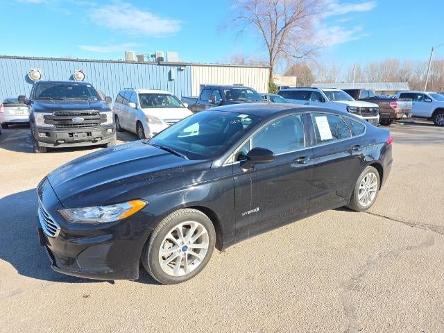 2019 Ford Fusion Hybrid SE w/ Navigation + Adaptive Cruise