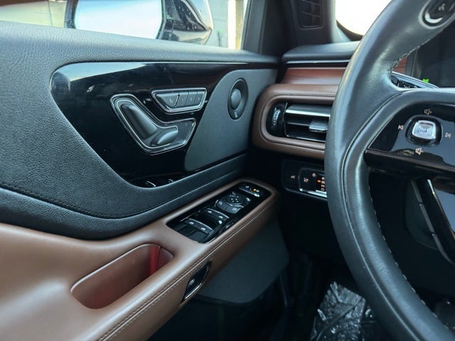 2022 Lincoln Aviator Reserve w/ Heated Steering Wheel + Trailer Tow Package