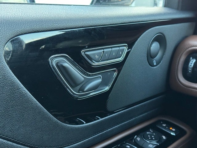 2022 Lincoln Aviator Reserve w/ Heated Steering Wheel + Trailer Tow Package