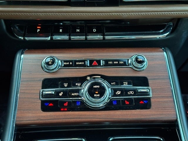 2022 Lincoln Aviator Reserve w/ Heated Steering Wheel + Trailer Tow Package