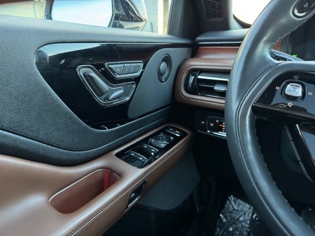 2022 Lincoln Aviator Reserve w/ Heated Steering Wheel + Trailer Tow Package