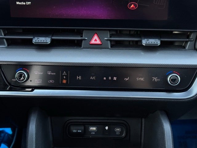 2024 Kia Sportage SX-Prestige w/ Power Moonroof + Heated Steering Wheel