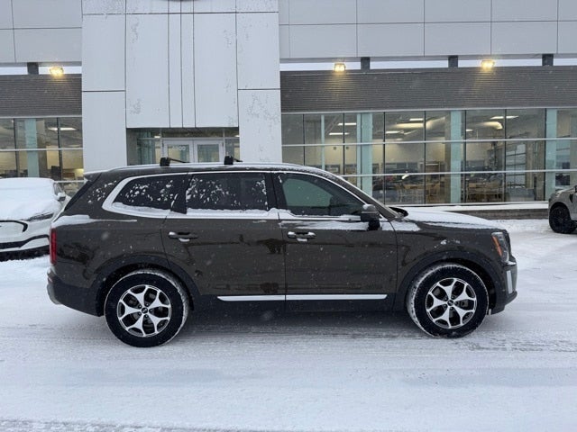 2021 Kia Telluride EX w/ Power Moonroof + 2nd Row Buckets