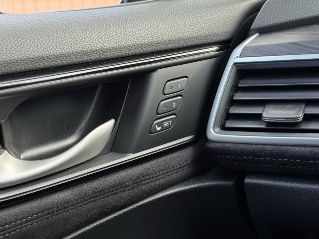 2018 Honda Clarity Plug-In Hybrid Touring w/ Navigation + Adaptive Cruise