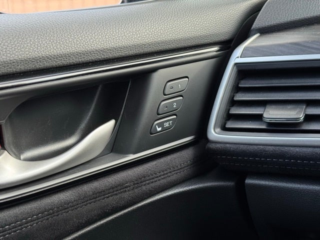 2018 Honda Clarity Plug-In Hybrid Touring w/ Navigation + Adaptive Cruise