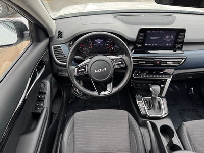 2023 Kia Seltos S w/ Intelligent Access + Remote Start