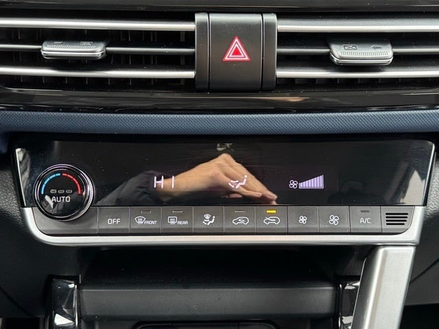 2023 Kia Seltos S w/ Intelligent Access + Remote Start