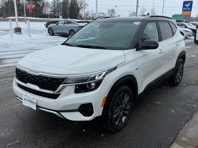 2023 Kia Seltos S w/ Intelligent Access + Remote Start