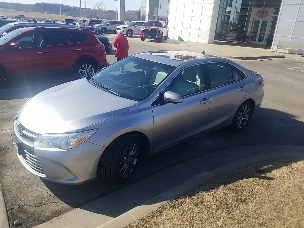 Used 2017 Toyota Camry XLE with VIN 4T1BF1FK6HU693033 for sale in Rochester, Minnesota
