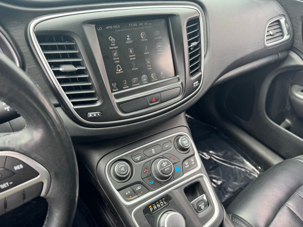 2017 Chrysler 200 Limited