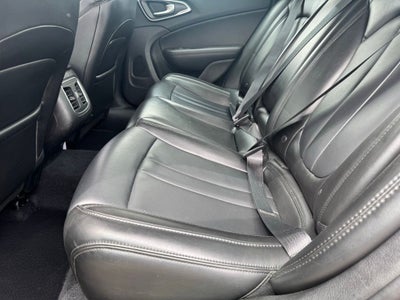 2017 Chrysler 200 Limited