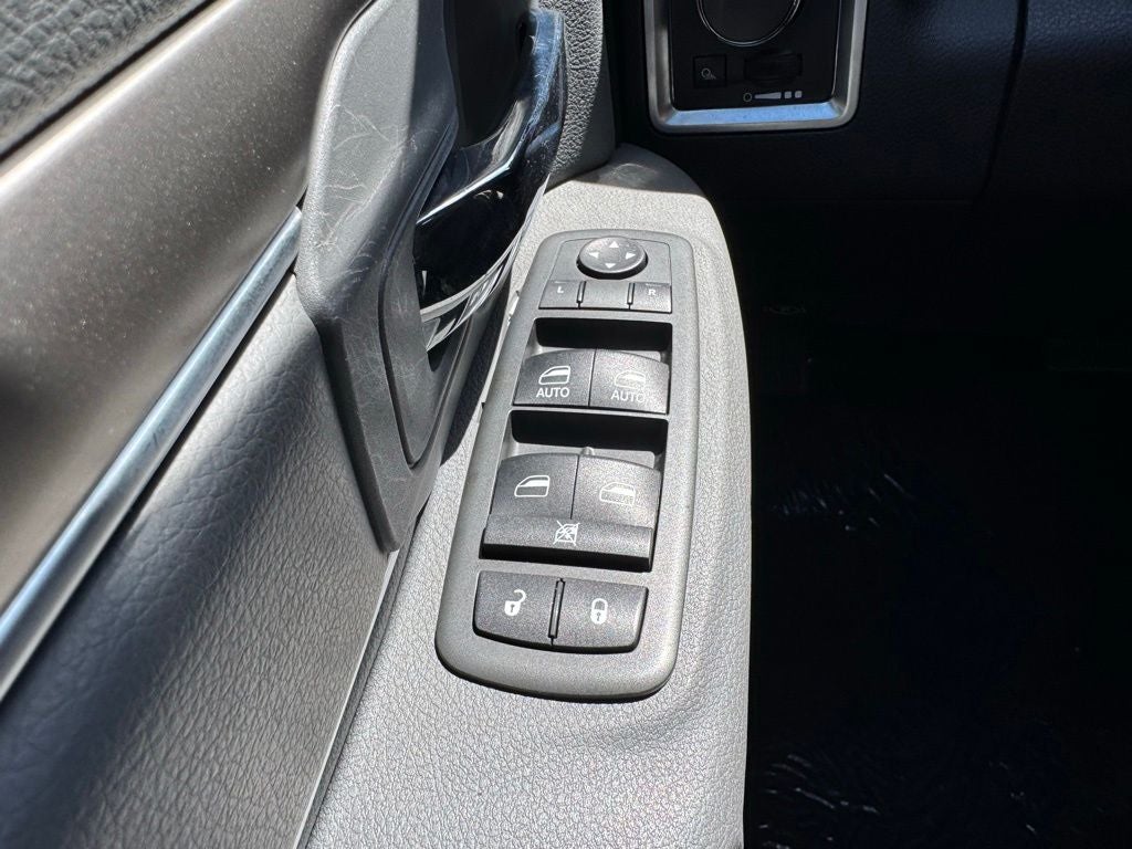 2013 RAM 1500 SLT