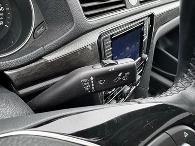 2017 Volkswagen Passat 1.8T SE w/Technology