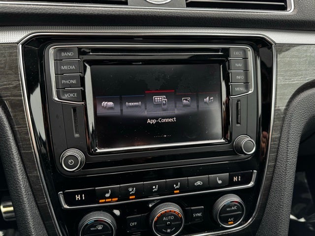 2017 Volkswagen Passat 1.8T SE w/Technology