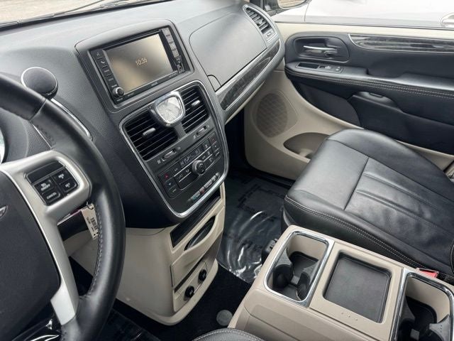 2015 Chrysler Town & Country Touring