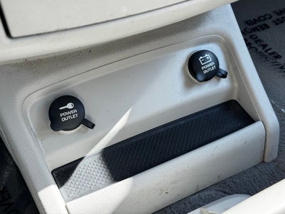 2010 Volkswagen Routan SE