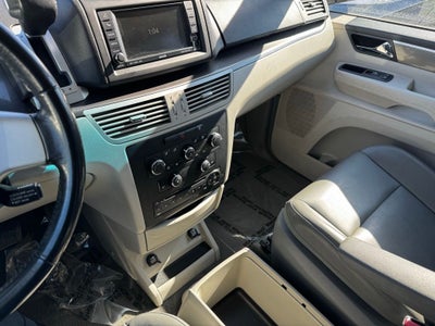 2010 Volkswagen Routan SE