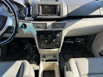 2010 Volkswagen Routan SE