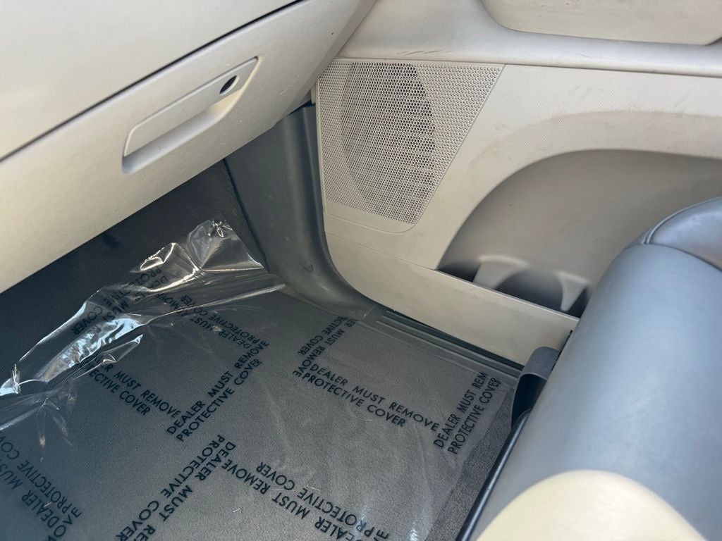 2010 Volkswagen Routan SE