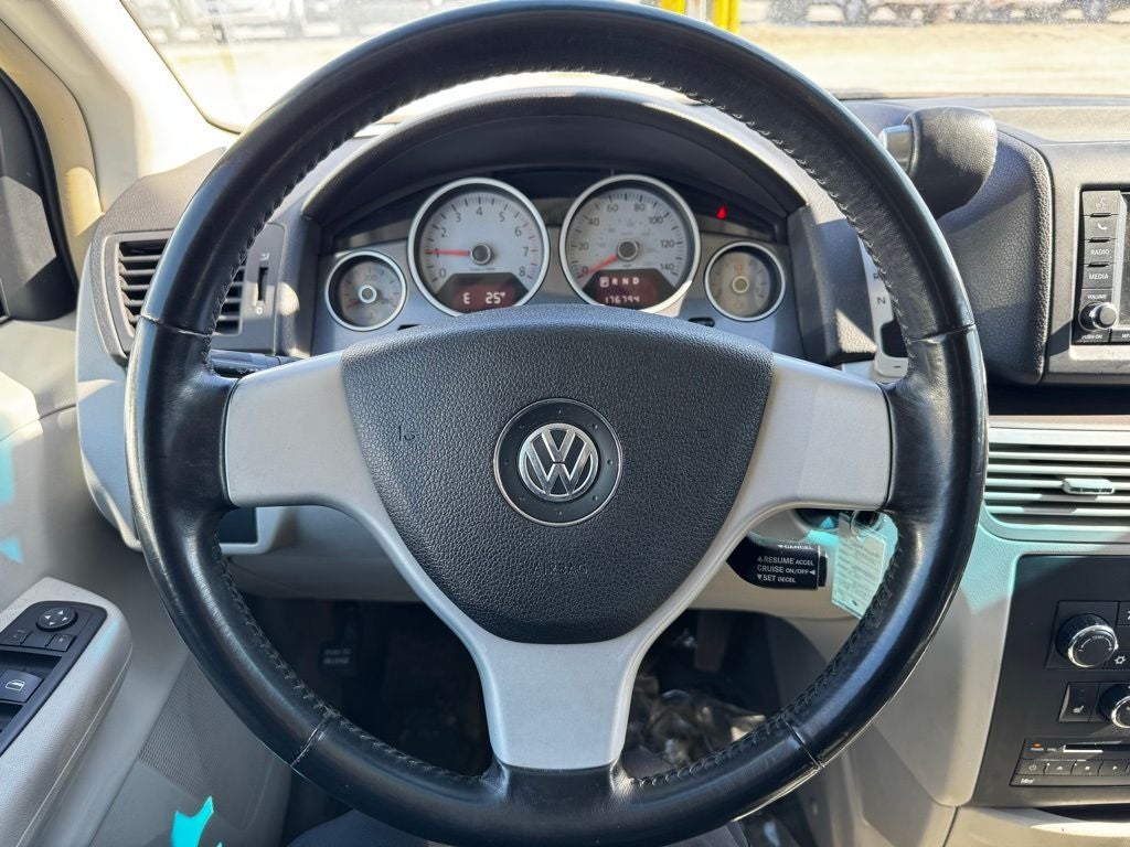 2010 Volkswagen Routan SE