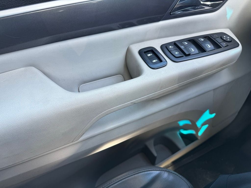 2010 Volkswagen Routan SE