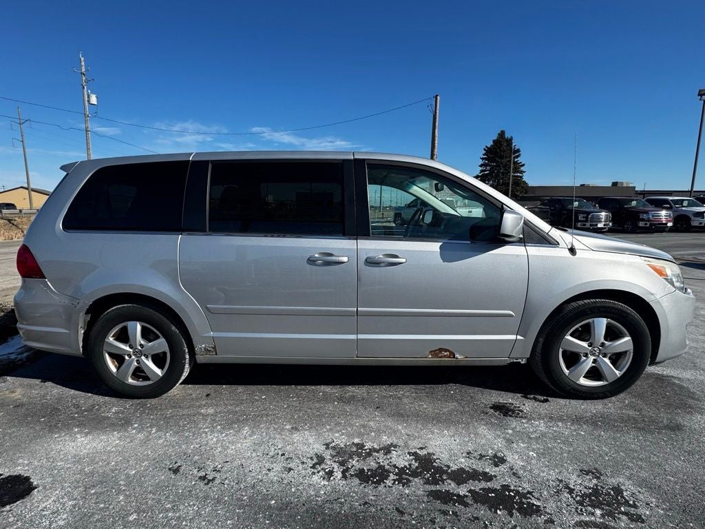 2010 Volkswagen Routan SE
