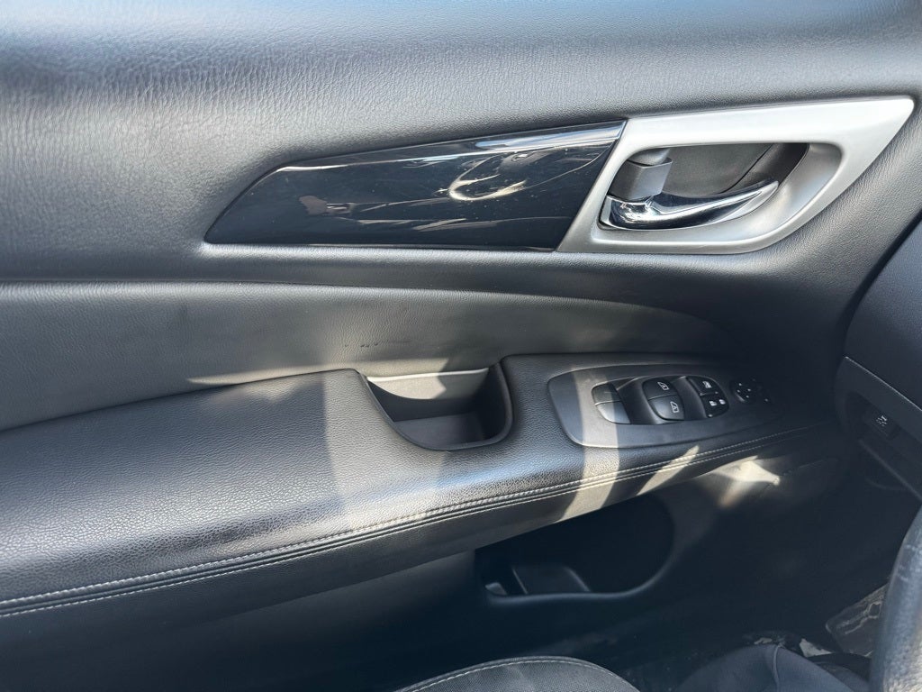 2018 Nissan Pathfinder SV