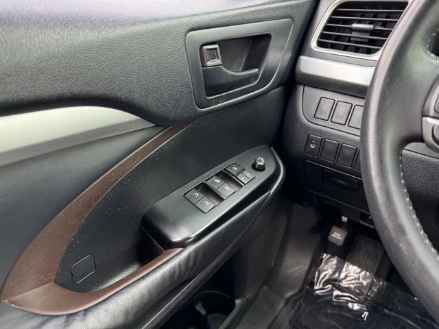 2014 Toyota Highlander LE Plus V6