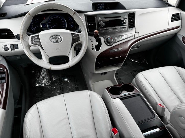 2013 Toyota Sienna XLE 7 Passenger