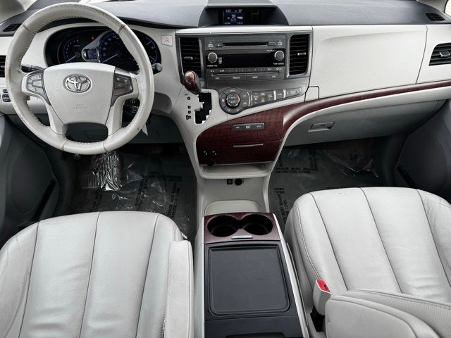 2013 Toyota Sienna XLE 7 Passenger