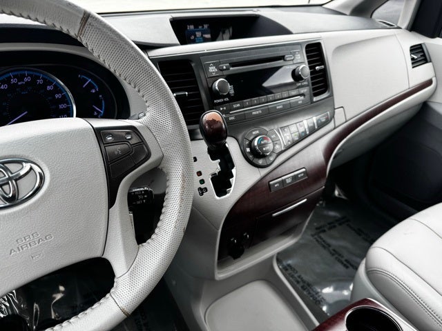 2013 Toyota Sienna XLE 7 Passenger
