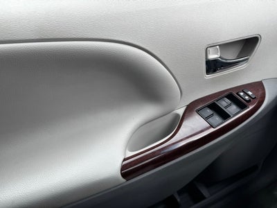 2013 Toyota Sienna XLE 7 Passenger