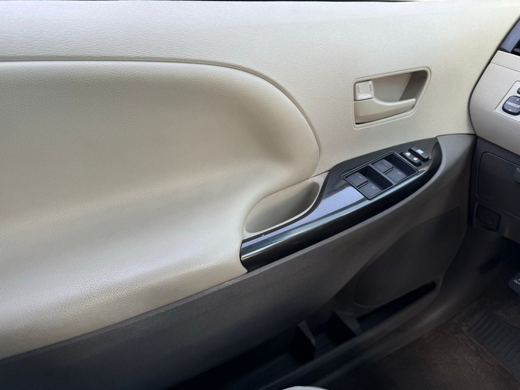 2012 Toyota Sienna LE 7 Passenger