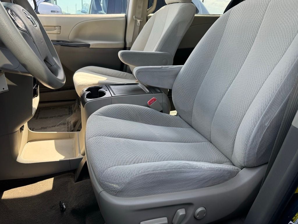 2012 Toyota Sienna LE 7 Passenger