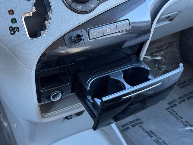 2013 Toyota Sienna LE 8 Passenger