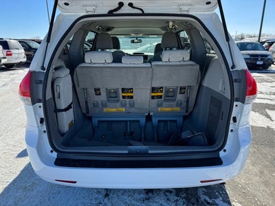 2013 Toyota Sienna LE 8 Passenger