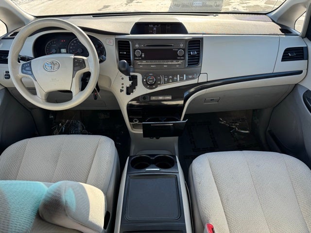 2013 Toyota Sienna LE 8 Passenger