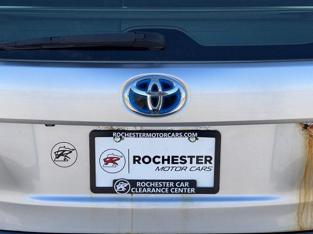 2014 Toyota Prius v Two
